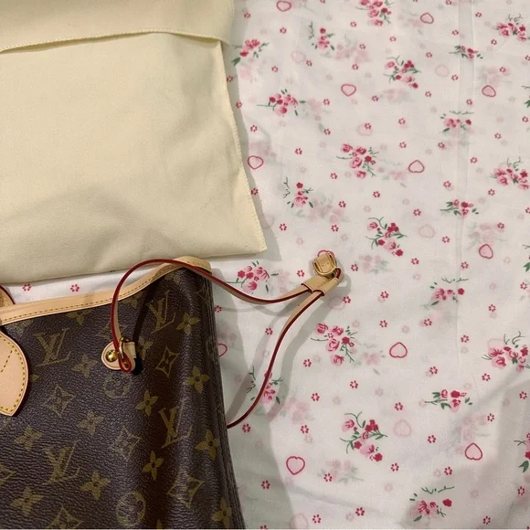 Louis Vuitton Neverfull Medium Shopping Bag (Fuchsia Lined) - Picture 5 of 6